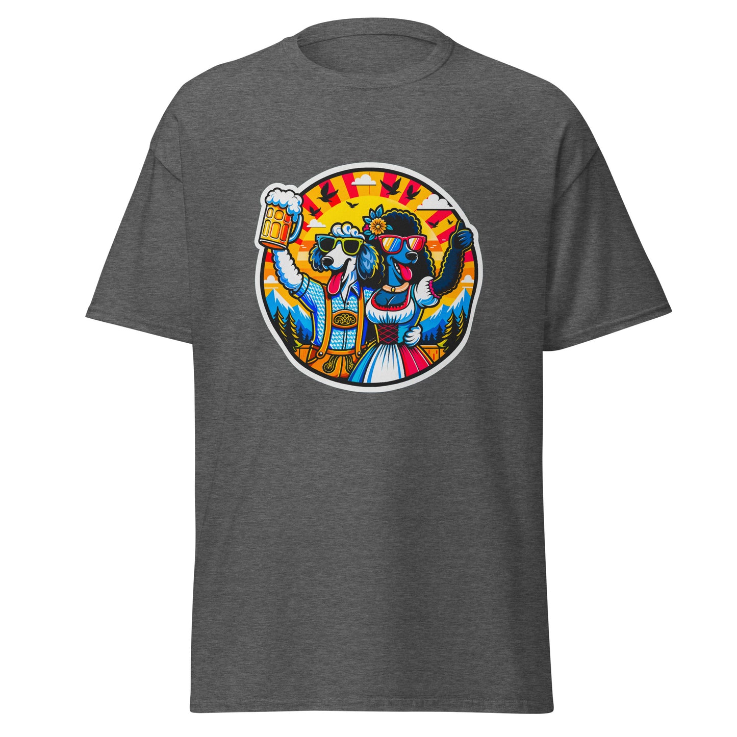 "Dogs On Vacation"-Kollektion - Sheep Poodle & Black Royal Poodle in Bavaria - Klassisches Unisex-T-Shirt - 13 verschiedene Farben