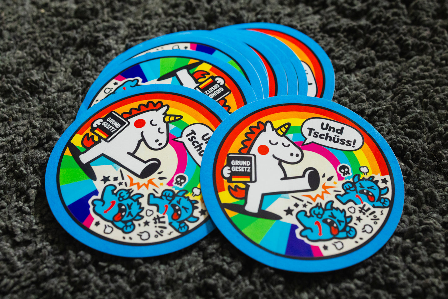 Sticker "...und tschüss!" / Serie "the epic unicorn" [rund, 9,5cm] (25/50/100 St.)