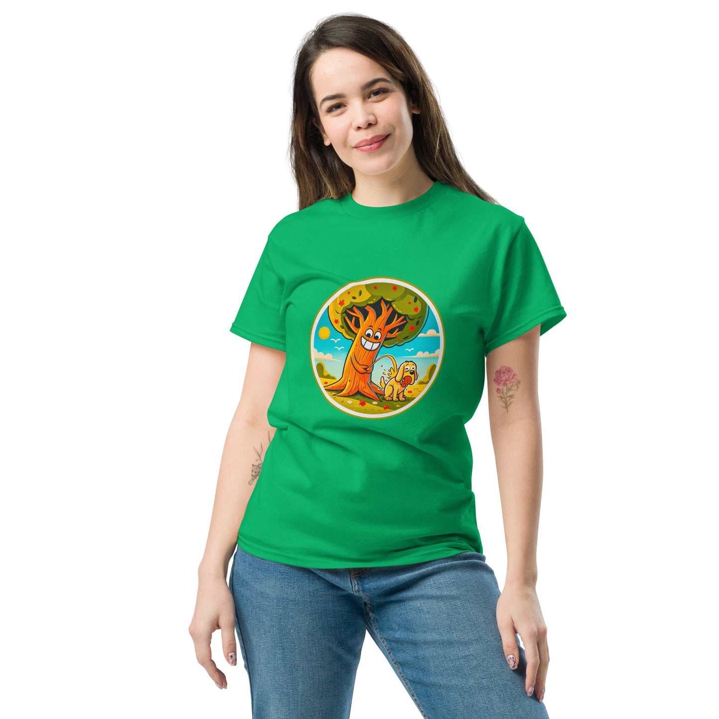 "Tree pees on dog!"- Klassisches Unisex-T-Shirt - in 11 Farben