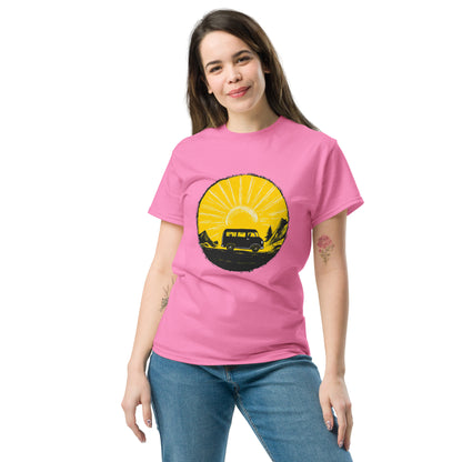 "YELLOW!" - Campervan On Tour! - Klassisches Unisex T-Shirt - in 4 Farben
