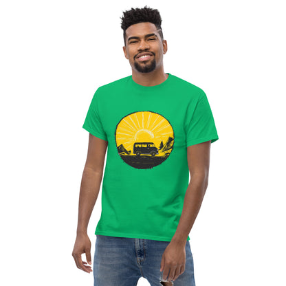 "YELLOW!" - Campervan On Tour! - Klassisches Unisex T-Shirt - in 4 Farben