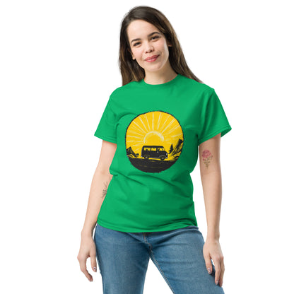 "YELLOW!" - Campervan On Tour! - Klassisches Unisex T-Shirt - in 4 Farben