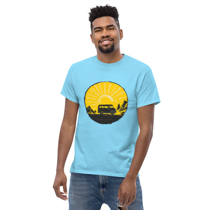 "YELLOW!" - Campervan On Tour! - Klassisches Unisex T-Shirt - in 4 Farben