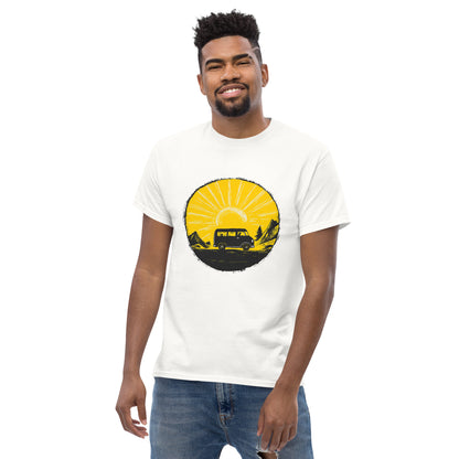 "YELLOW!" - Campervan On Tour! - Klassisches Unisex T-Shirt - in 4 Farben