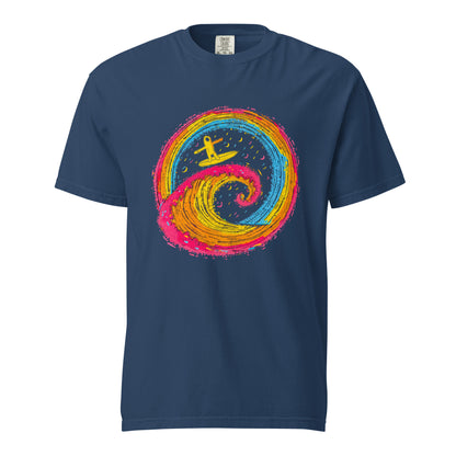 "Neon Surf" #1 - Schweres textilgefärbtes Unisex-T-Shirt mit DTF-Foliendruck - Schwarz und Navy-Blau